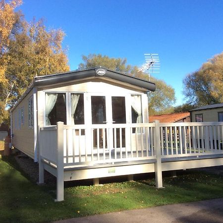 Tattershall Lakes Hotel Exterior photo